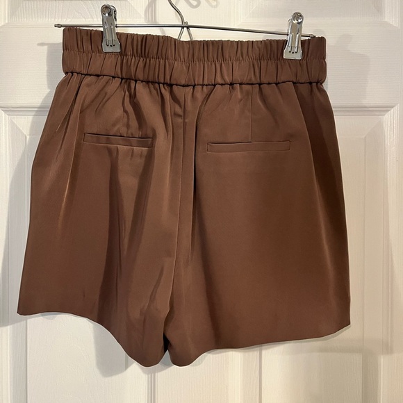 Dynamite “paper bag” style dress shorts with tie - Picture 2 of 4